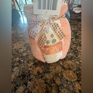 Kassatex Pink and White Hand towel Set